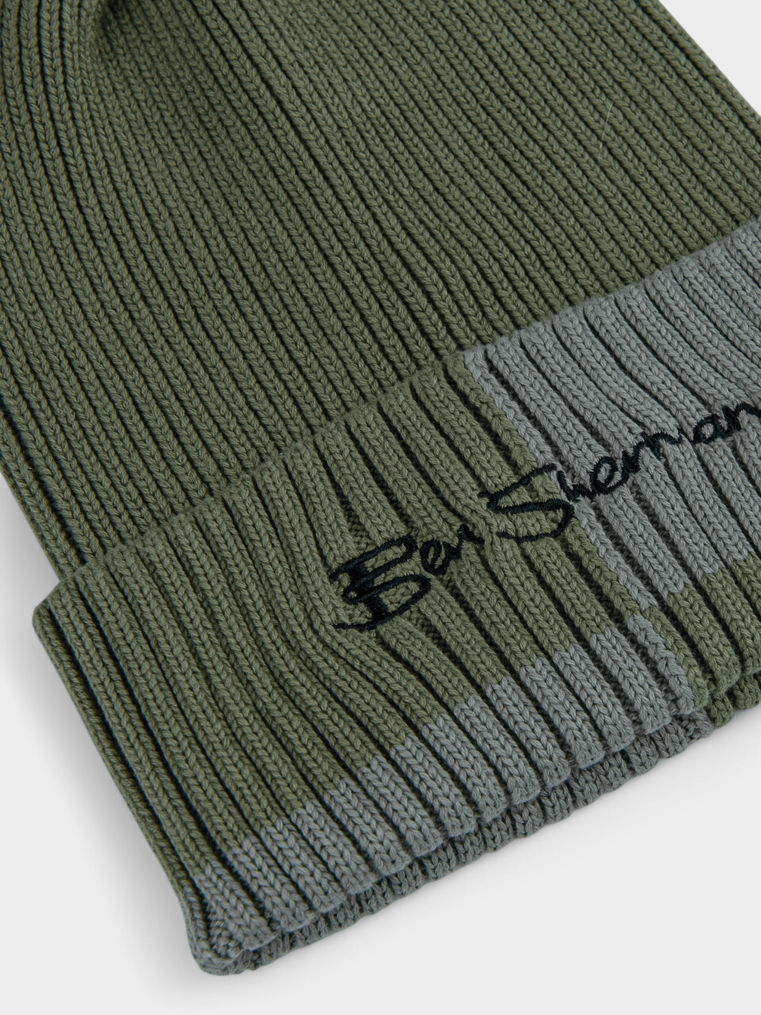 Color Block Beanie – Olive Night / Stone