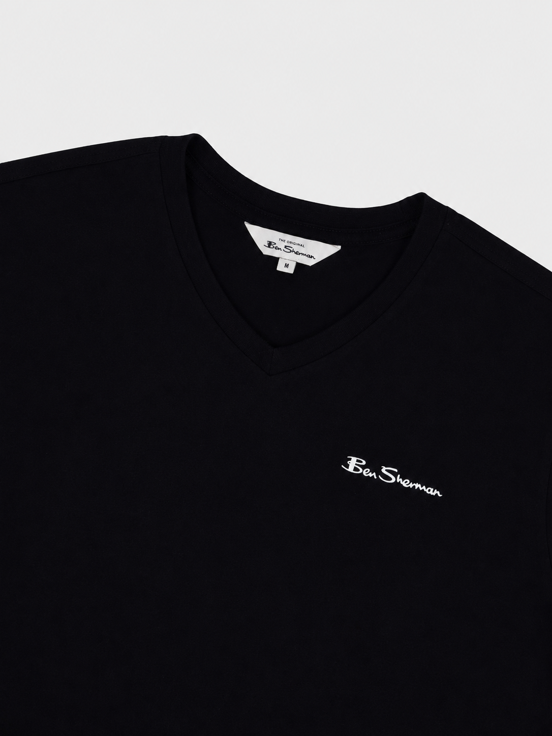 ESSENTIAL V NECK SHORT SLEEVE T-SHIRT - BLACK