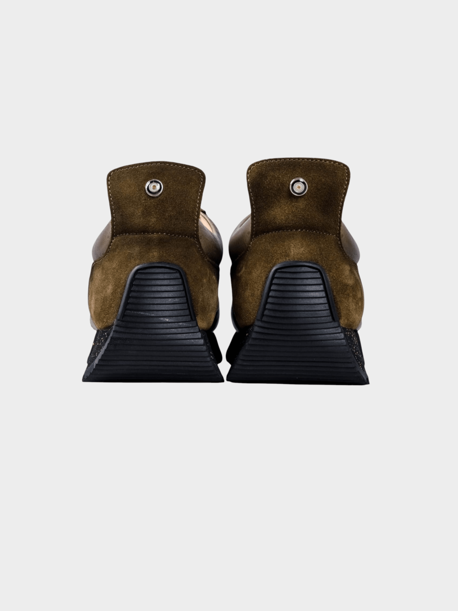 Ben Sherman Henry leather suede lace-up sneaker in olive and brown, rear heel view with logo badge