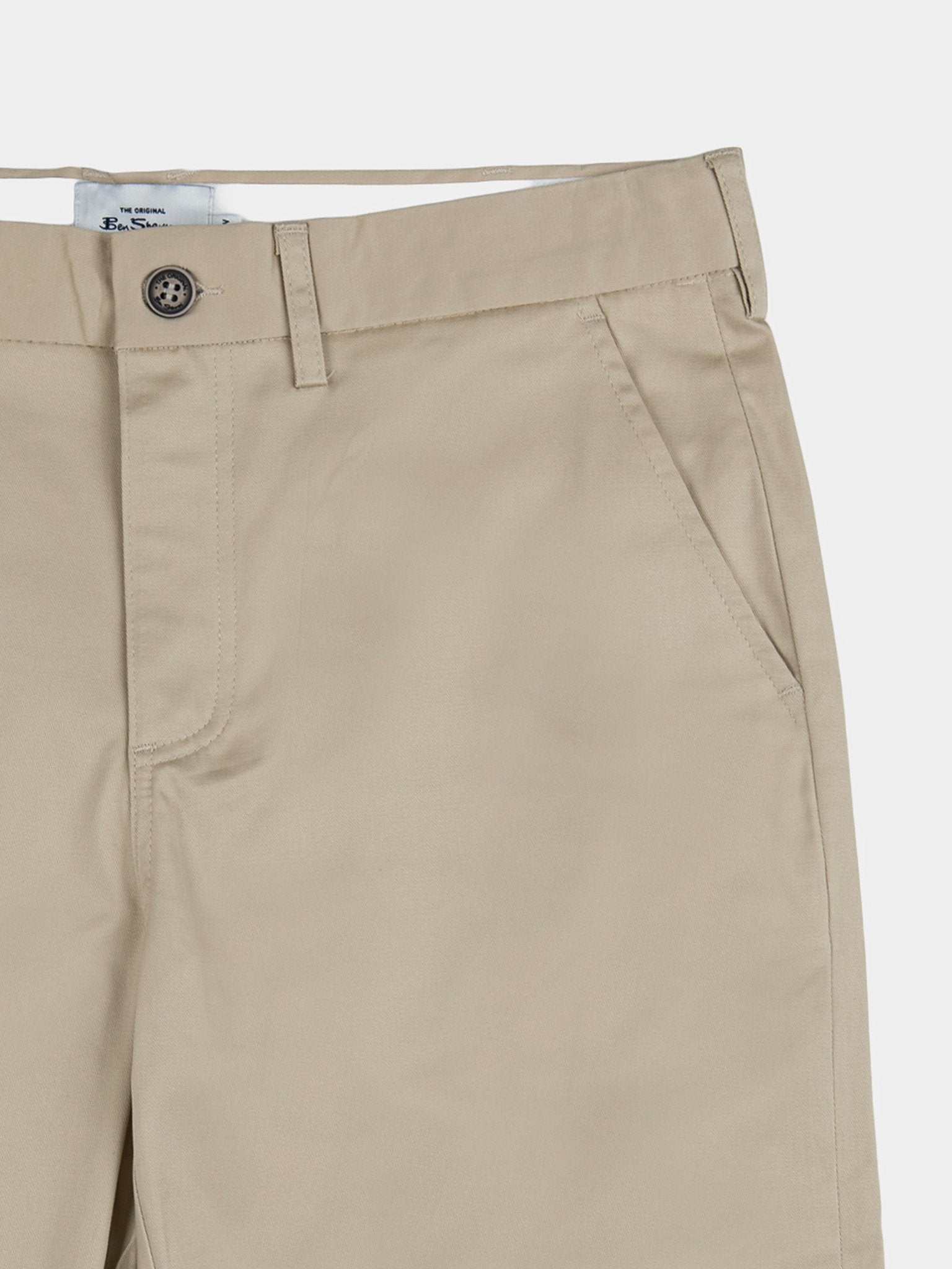 Ben Sherman Signature Chino Shorts Sandstone - Close-Up of Waistband, Button Closure and Premium Cotton Canvas Fabric Detail