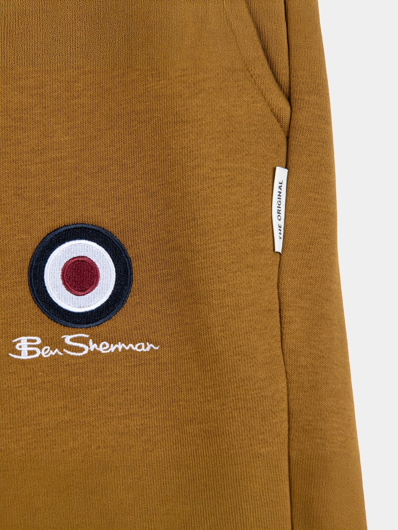 Ben Sherman Target Jogger Shorts Dark Curry – close-up of iconic target emblem and drawcord waistband detail