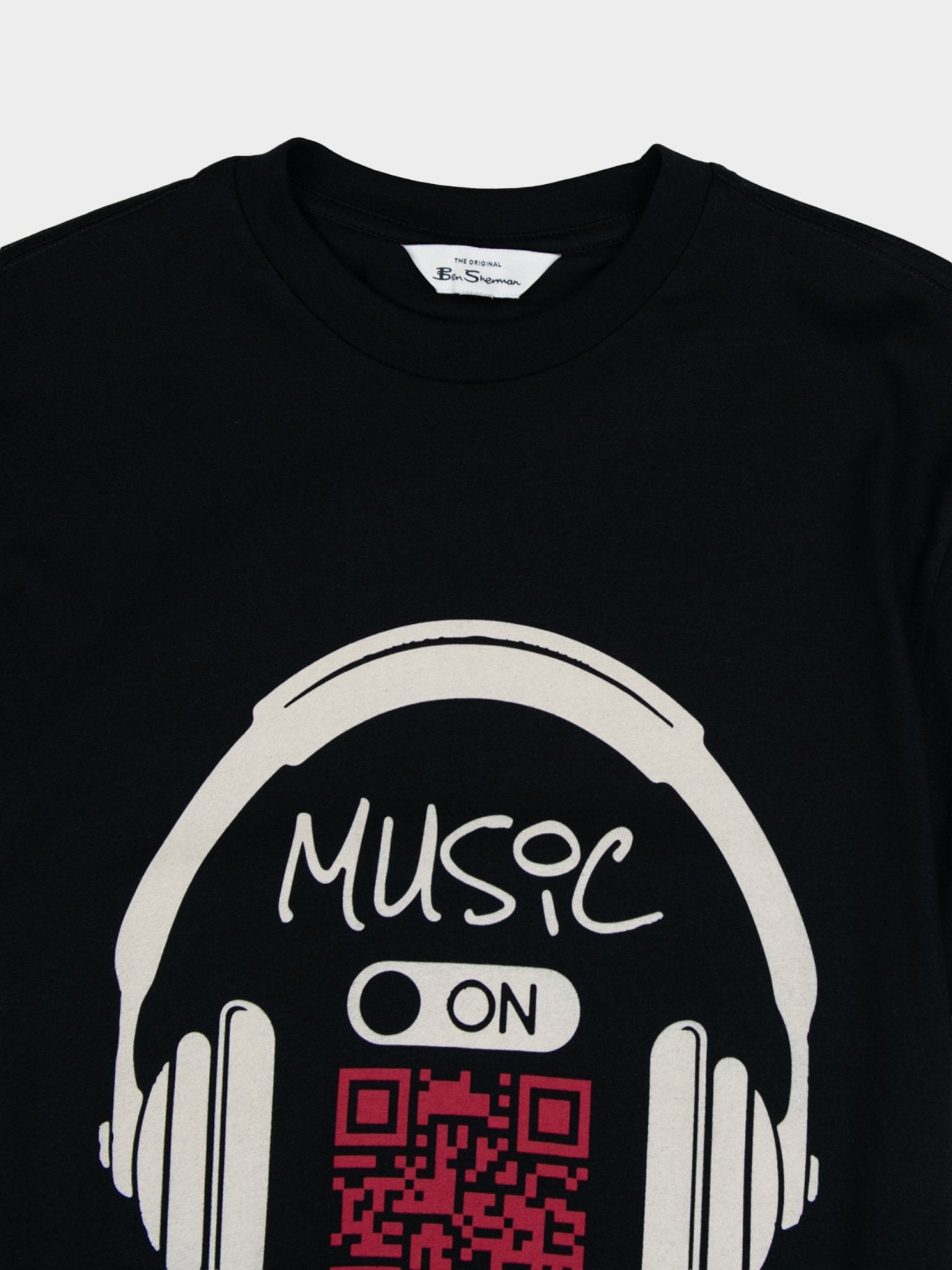 MUSIC QR CODE TEE - BLACK