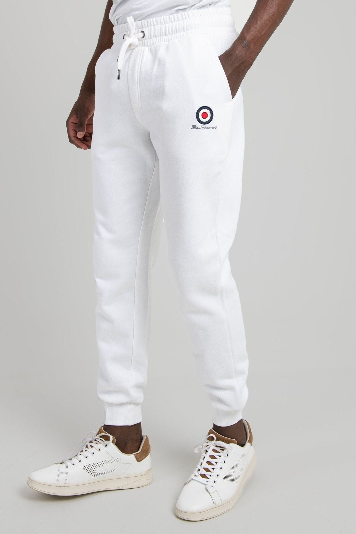 Ben Sherman WBSJ01 WHT Target EMB Jogger in White – Side View with Embroidered Target Badge on Leg